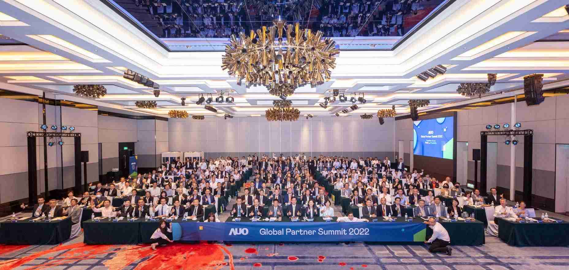 友達推動「安心、、、、創新、、、用心、、、同心、、盡心」五星職旅，，，，為菲籍員工打造全方位照護，，首度贏得「人權實踐與發展領袖獎」殊榮