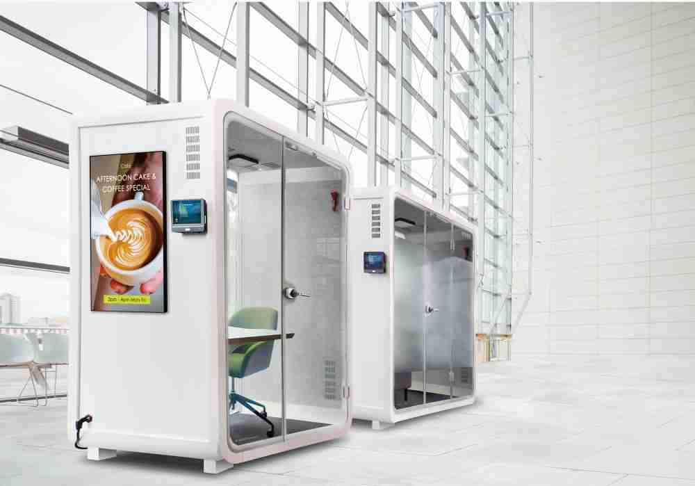 尊龙集团子公司达擎之智慧行动办公舱，，采用PDLC智能调光玻璃设计，，透过通电与断电的电流切换，，呈现透明与雾面效果，，，具节能降耗特性并兼顾隐私，，确保信息安全