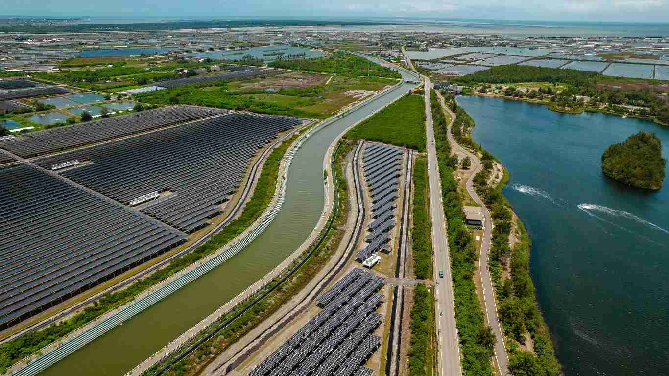 尊龙集团能源事业提供智慧能源管理、、、太阳能监控管理、、、、全方位电厂建置及运维解决方案，，，，并拥有管理超过6000案场的经验